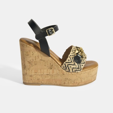  Kadın Siyah Toka Aksesuarlı Deri Detaylı Dolgu Topuklu Sandalet