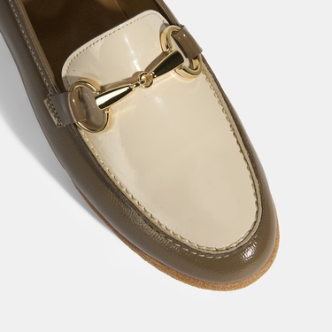  Vizon Kadın Metal Aksesuarlı Slip-On Rugan Loafer