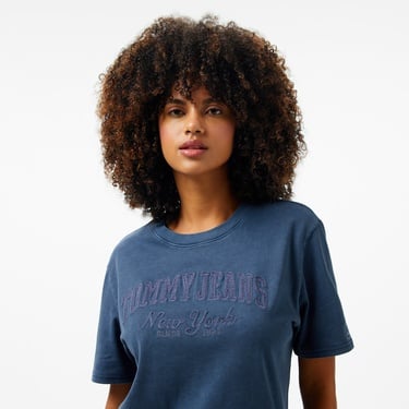  Tommy Jeans Relax Varsity Kadın Lacivert T-Shirt