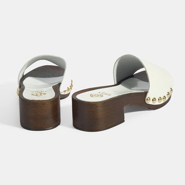  Kadın Beyaz Zımba Detaylı Topuklu Terlik