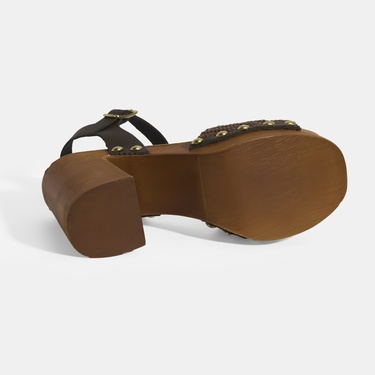  Kadın Kahve Tokalı Aksesuarlı Detaylı Topuklu Sandalet