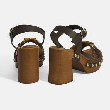  Kadın Kahve Tokalı Aksesuarlı Detaylı Topuklu Sandalet