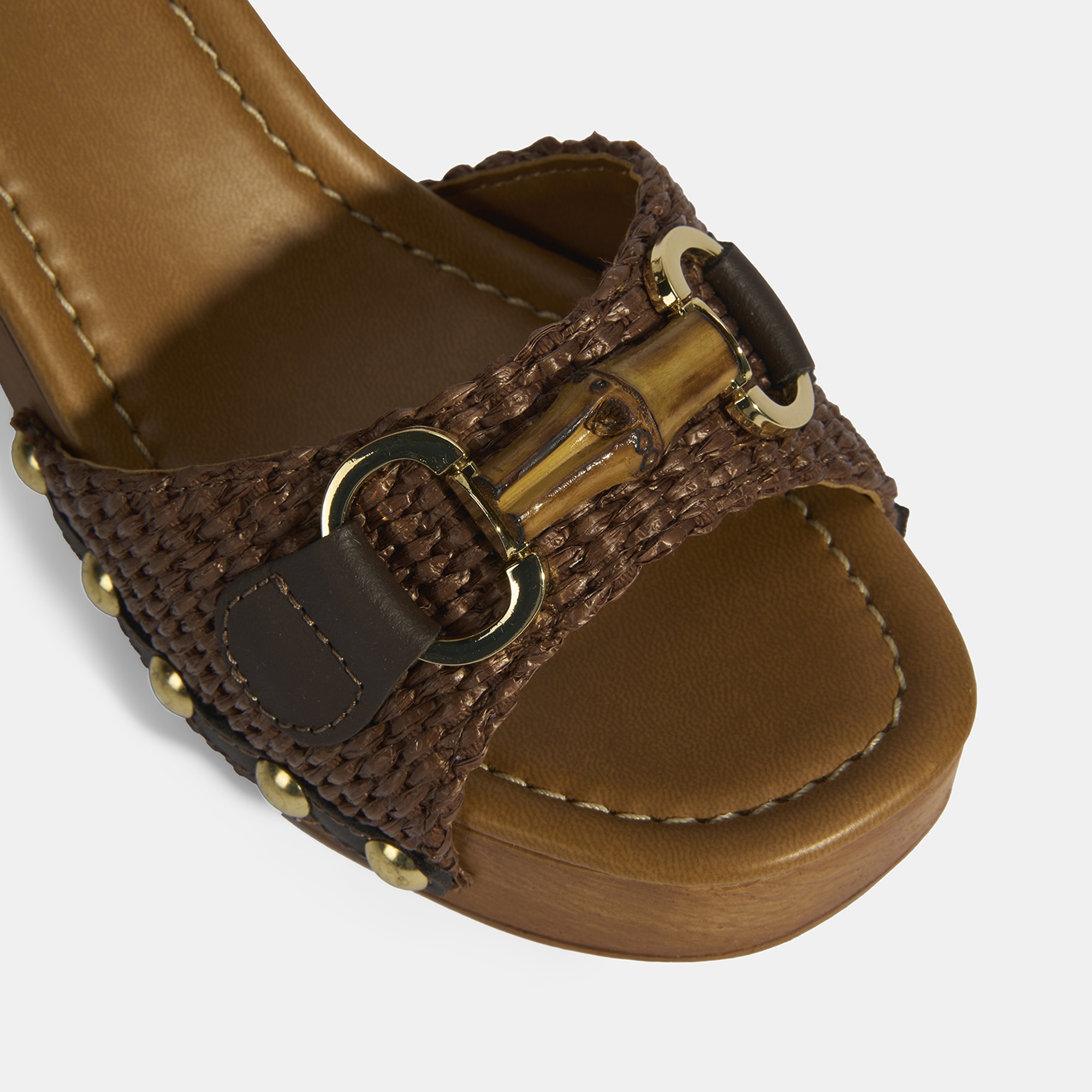 Kadın Kahve Tokalı Aksesuarlı Detaylı Topuklu Sandalet