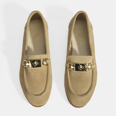  Kadın Bej Kilit Aksesuarlı Slip-On Süet Loafer