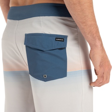  Quiksilver Surfsilk Straight Leg 18 Erkek Boardshort