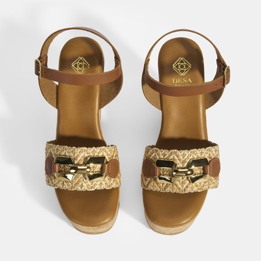  Kadın Kahve Toka Aksesuarlı Deri Detaylı Dolgu Topuklu Sandalet