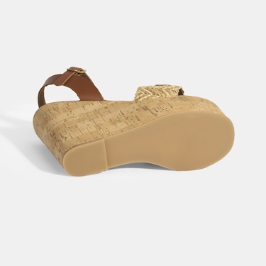  Kadın Kahve Toka Aksesuarlı Deri Detaylı Dolgu Topuklu Sandalet