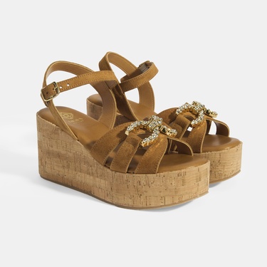  Kadın Taba Taşlı Toka Aksesuarlı Süet Dolgu Topuklu Sandalet