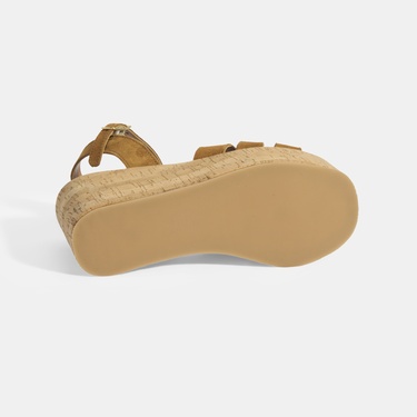  Kadın Taba Taşlı Toka Aksesuarlı Süet Dolgu Topuklu Sandalet