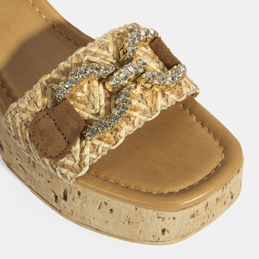  Kadın Bej Hasır Detaylı Toka Aksesuarlı Topuklu Sandalet