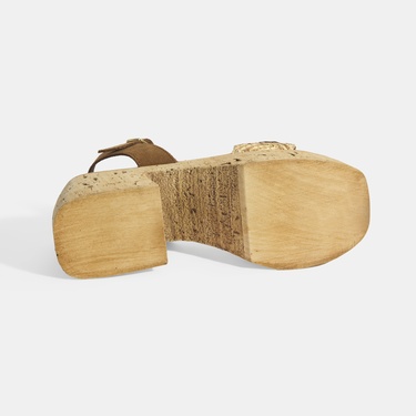  Kadın Bej Hasır Detaylı Toka Aksesuarlı Topuklu Sandalet