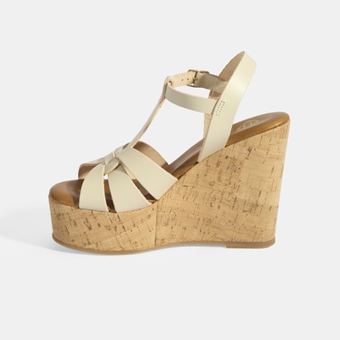  Kadın Beyaz Toka Aksesuarlı T-Bant Deri Dolgu Topuklu Sandalet