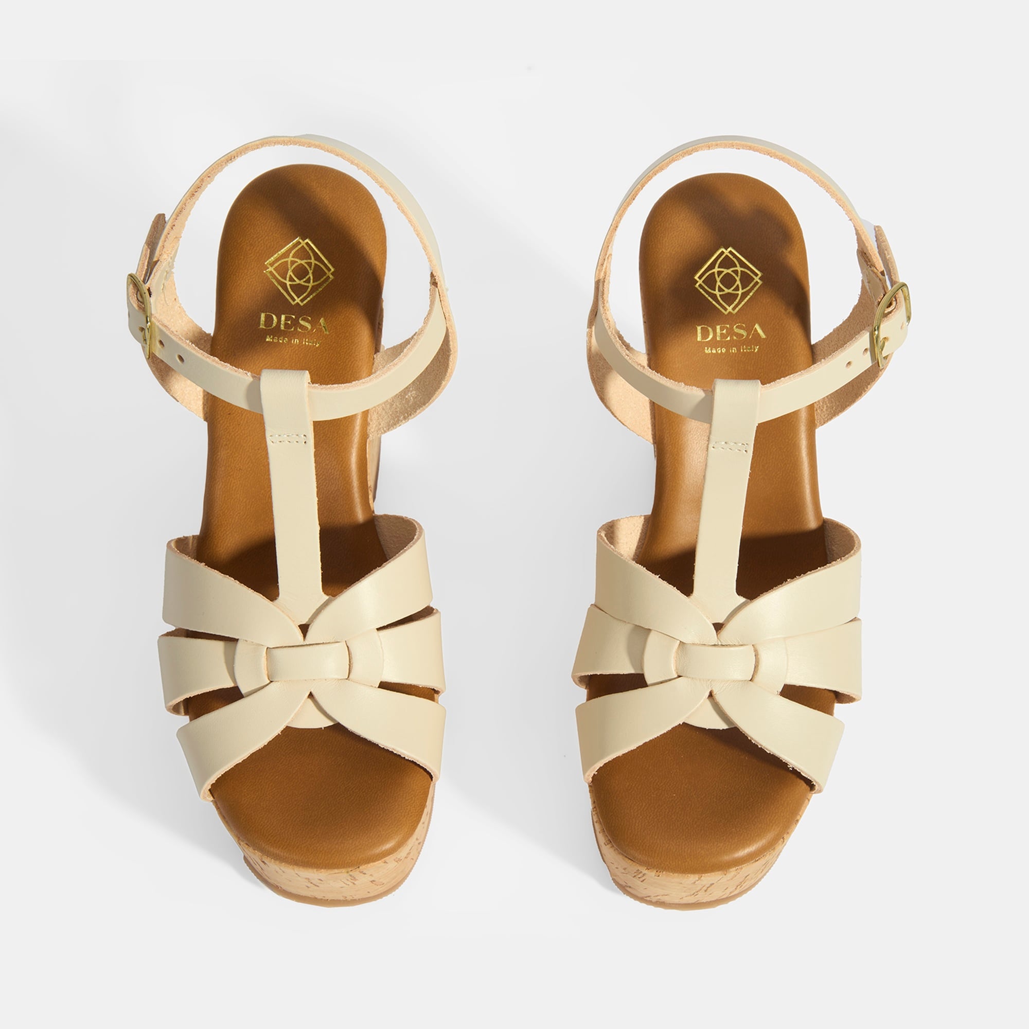 Kadın Beyaz Toka Aksesuarlı T-Bant Deri Dolgu Topuklu Sandalet