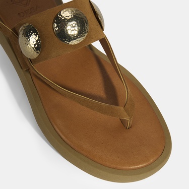  Kadın Taba Metal Aksesuarlı Ayarlanabilir Tokalı Süet Sandalet