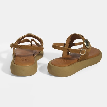  Kadın Taba Metal Aksesuarlı Ayarlanabilir Tokalı Süet Sandalet