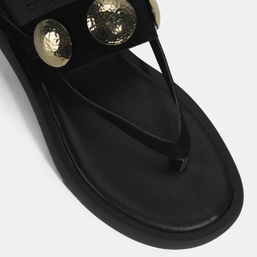  Kadın Siyah Metal Aksesuarlı Ayarlanabilir Tokalı Süet Sandalet