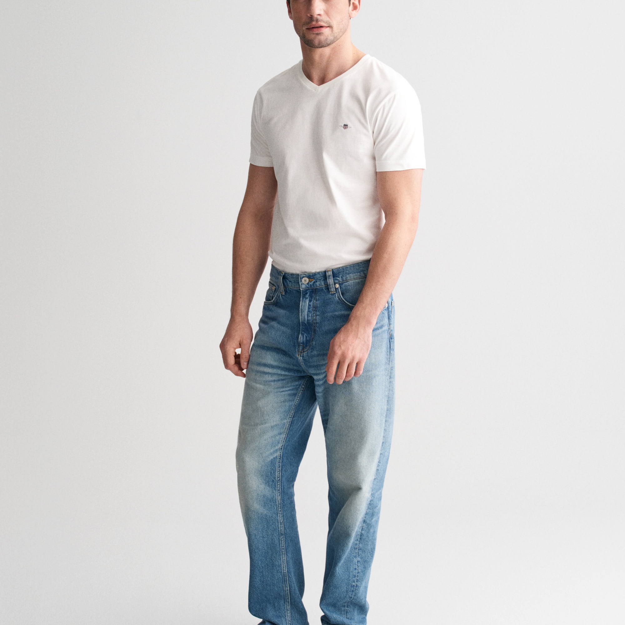 GANT Erkek Beyaz Slim Fit V Yaka T-Shirt