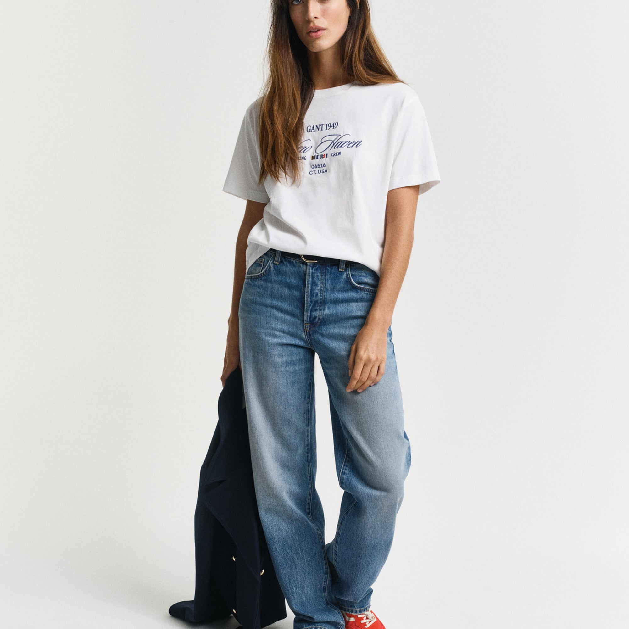 GANT Kadın Krem Relaxed Fit Bisiklet Yaka Logolu T-Shirt