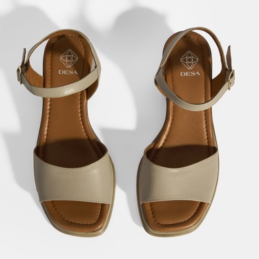  Vizon Kadın Toka Detaylı Deri Sandalet