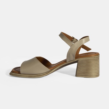  Vizon Kadın Toka Detaylı Deri Sandalet