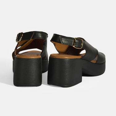  Siyah Kadın Toka Detaylı Deri Sandalet