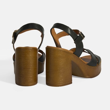  Siyah Kadın Toka Detaylı Deri Sandalet