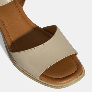  Vizon Kadın Toka Detaylı Deri Sandalet