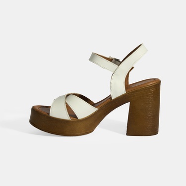  Beyaz Kadın Toka Detaylı Deri Sandalet