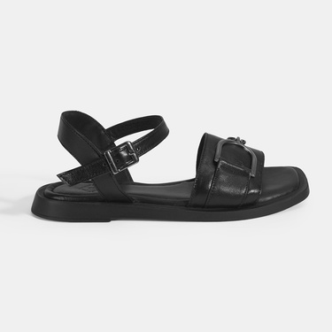  Siyah Kadın Metal Aksesuarlı Ayarlanabilir Tokalı Deri Sandalet