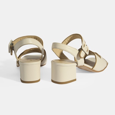  Luca Grossi Kadın Krem Ayarlanabilir Tokalı Deri Sandalet