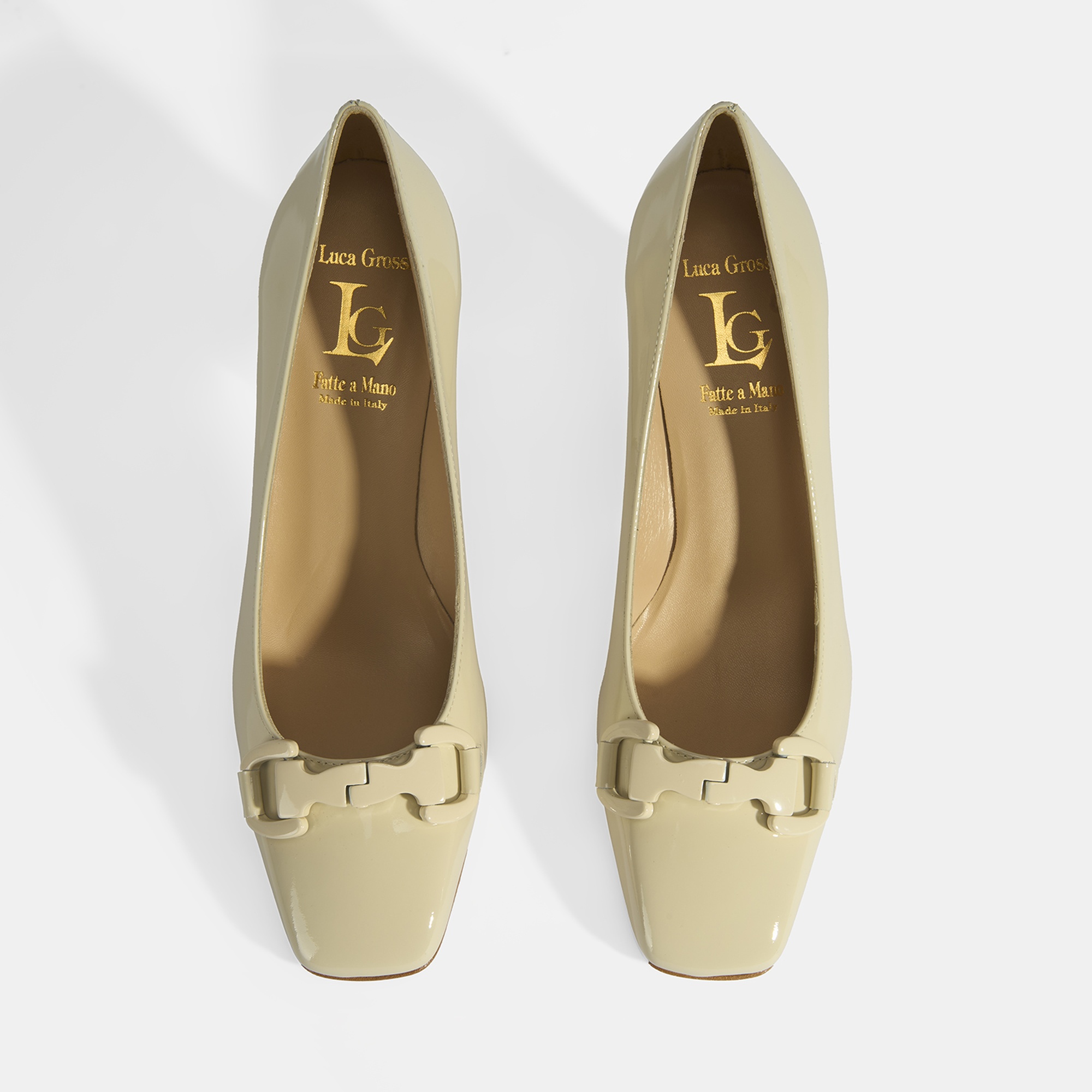 Luca Grossi Kadın Krem Toka Aksesuarlı Rugan Babet