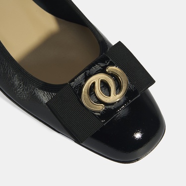  Luca Grossi Kadın Siyah Metal Aksesuarlı Rugan Babet