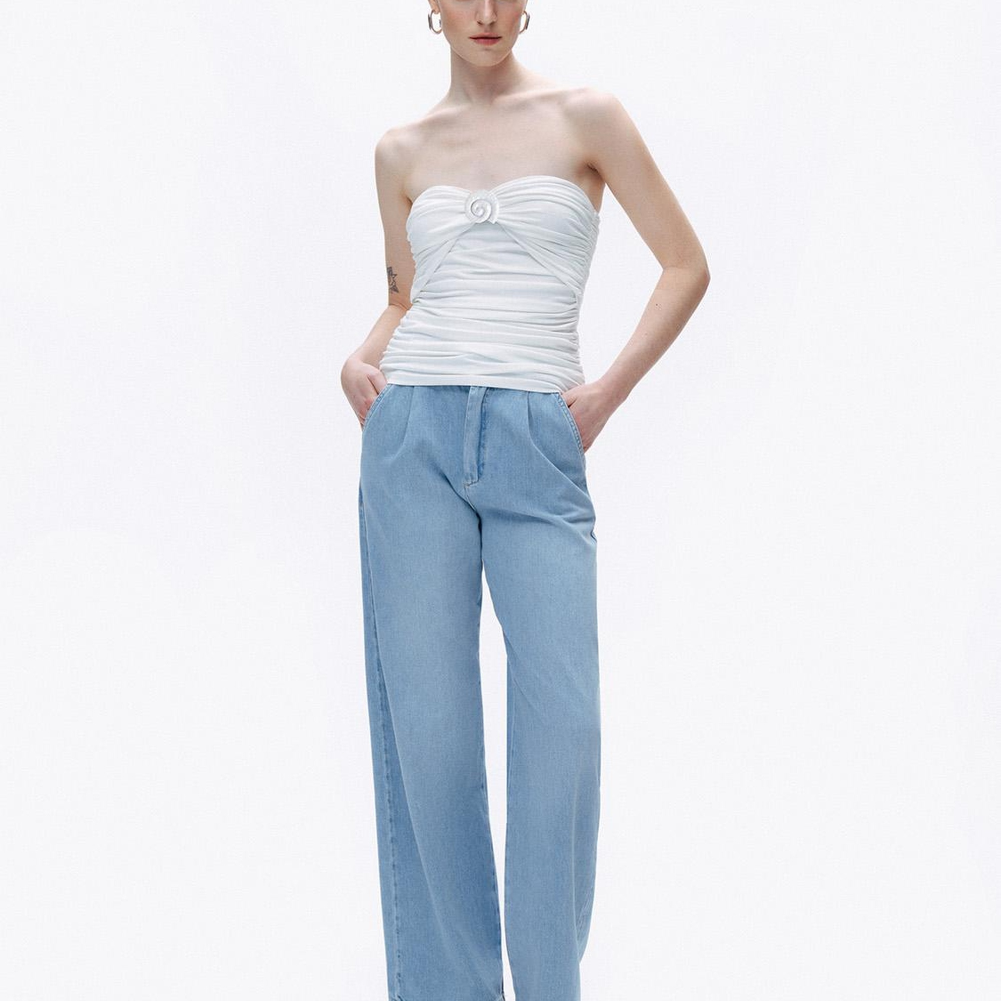 İstiridye Aksesuarlı Bluz