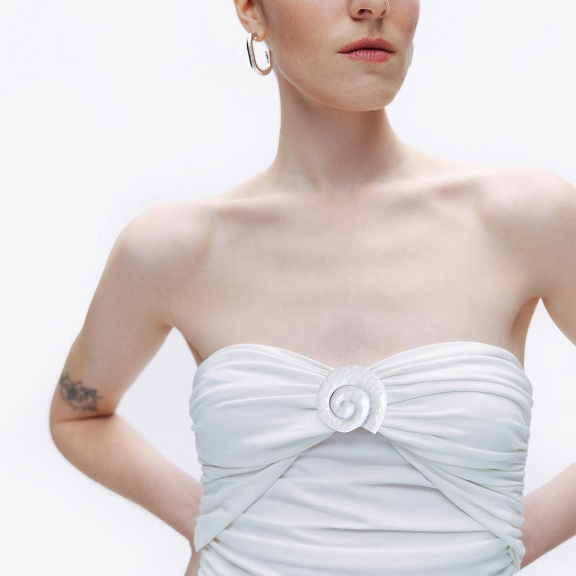 İstiridye Aksesuarlı Bluz