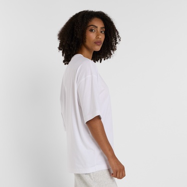  New Balance WT43556 Kadın Beyaz T-Shirt