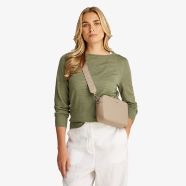  Calvin Klein Must Small Camera Kadın Bej El Çantası