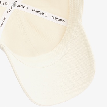  Calvin Klein Kadın Krem Şapka
