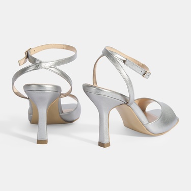  Kadın Gümüş Ayarlanabilir Tokalı Deri Abiye Topuklu Sandalet