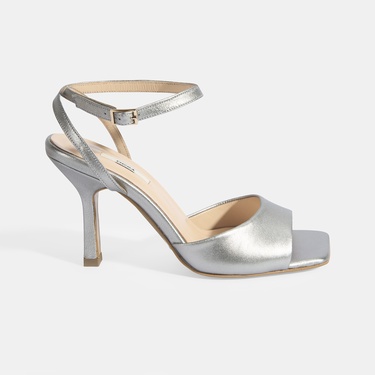  Kadın Gümüş Ayarlanabilir Tokalı Deri Abiye Topuklu Sandalet