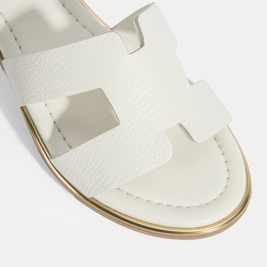  Kadın Beyaz Ayarlanabilir Tokalı Deri Sandalet