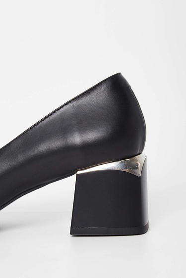  Tamer Tanca Kadın Hakiki Deri Siyah Topuklu Ayakkabı