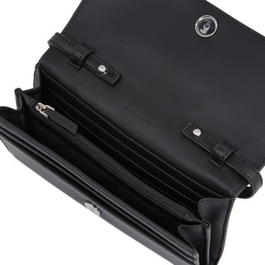  Calvin Klein Kadın Siyah Çapraz Çanta