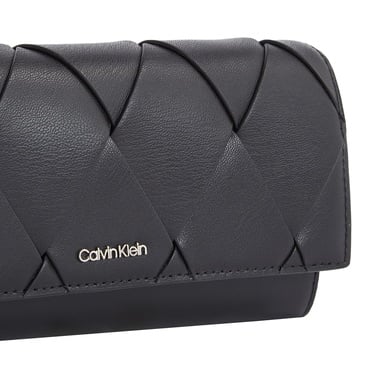  Calvin Klein Kadın Siyah Çapraz Çanta