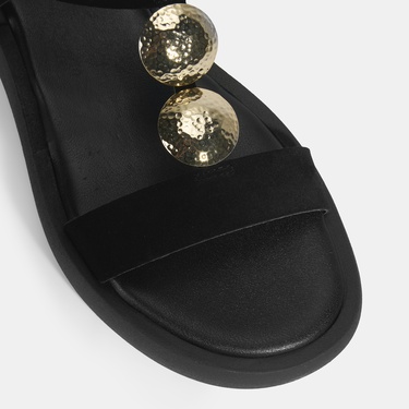  Kadın Siyah Süet Gold Aksesuarlı Sandalet