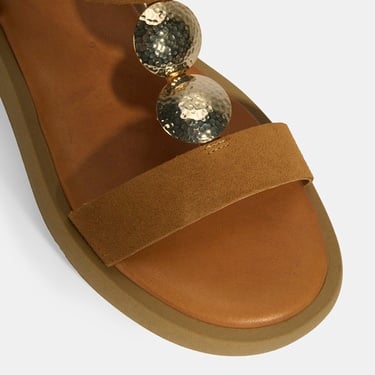  Kadın Taba Süet Gold Aksesuarlı Sandalet