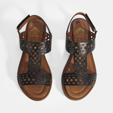  Kadın Siyah Cırt Detaylı Perforeli Deri Sandalet