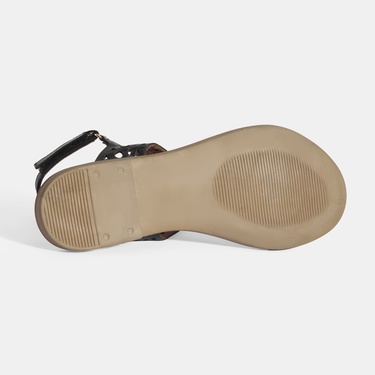  Kadın Siyah Cırt Detaylı Perforeli Deri Sandalet