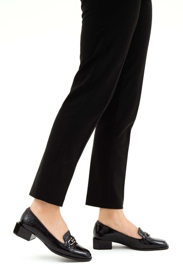  Tamer Tanca Kadın Hakiki Deri Siyah Rugan Loafer Ayakkabı