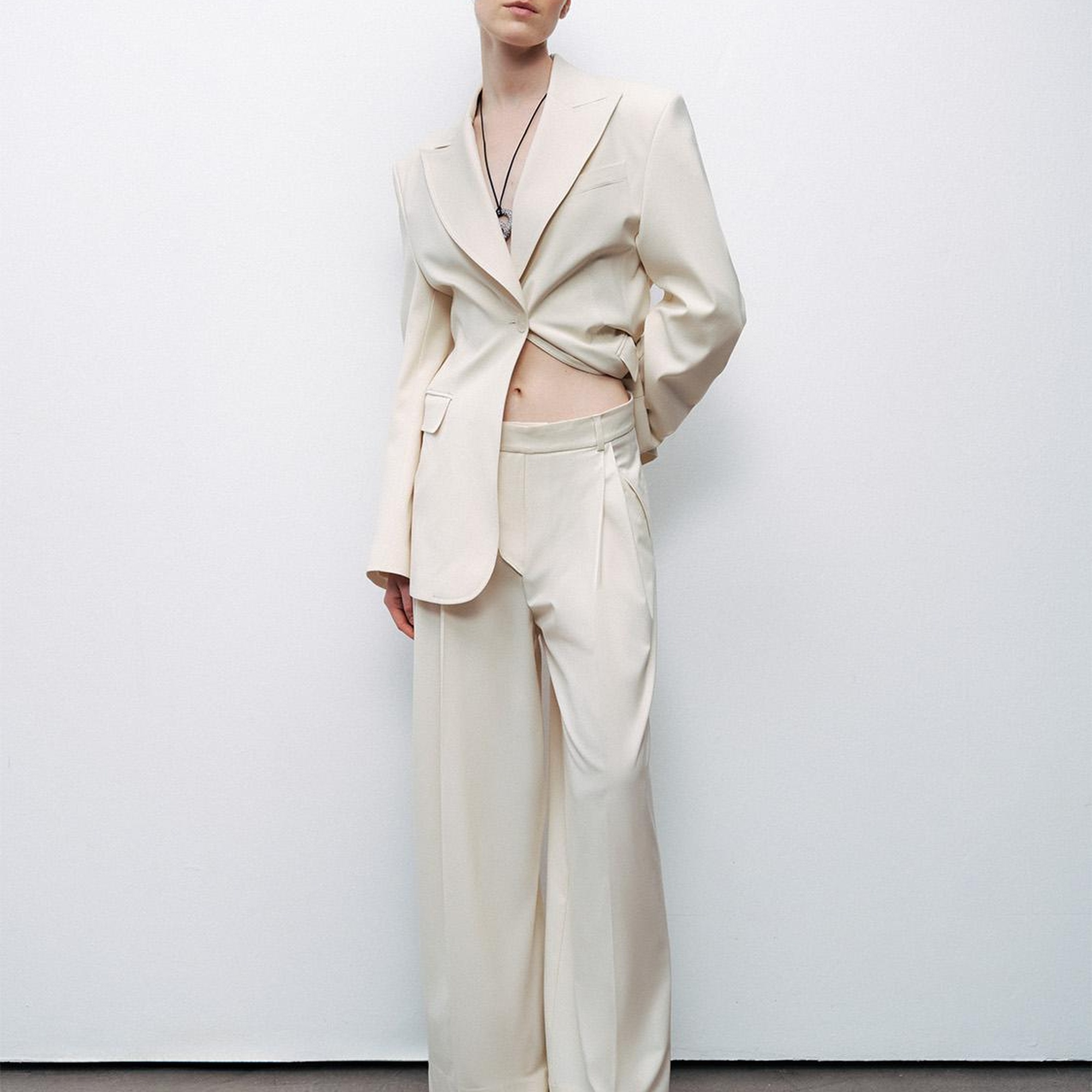 Asimetrik Pat Detaylı Pantolon