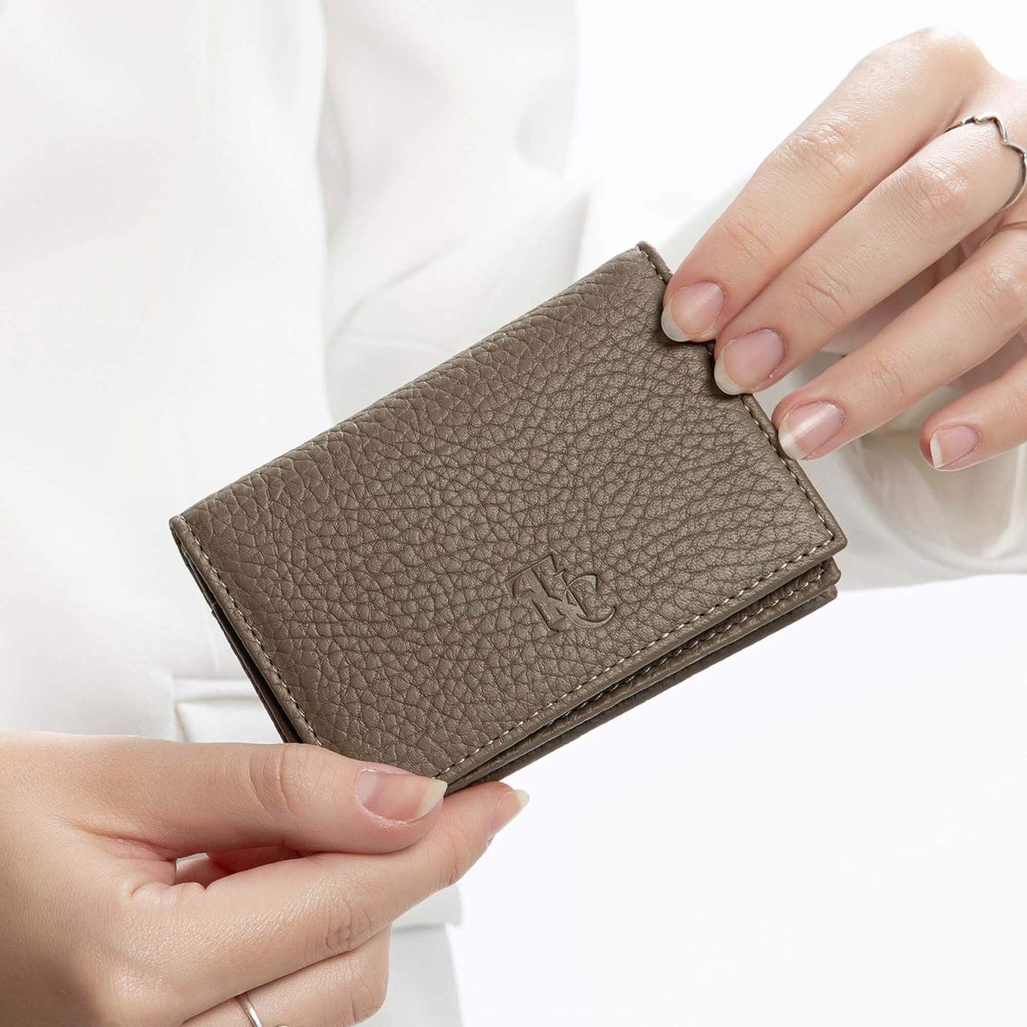 Tamer Tanca Kadın Hakiki Deri Bej Kartlık